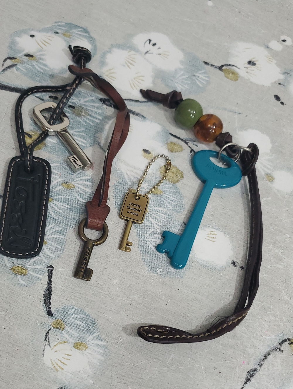 Fossil Hangtags Bundle - Picture 6 of 6